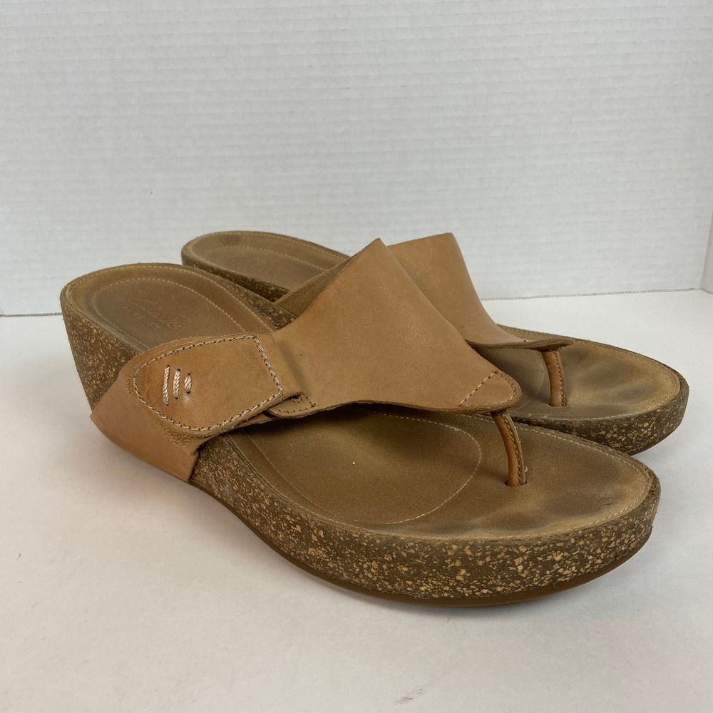 Clarks Artisan Tan Leather Cork Wedge Thong Sandals Womens Size 10 M 26059676